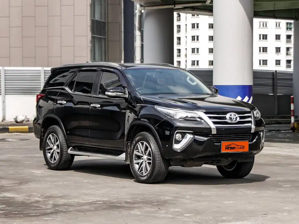 Fortuner VRZ 2.4 AT Hitam 2018