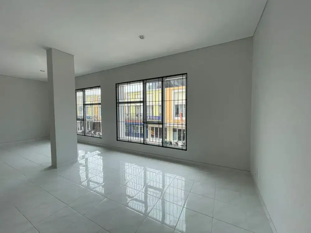 Ruko Gandeng Bagus Hadap Jalan Raya, Siap Huni, di BSD Tangerang