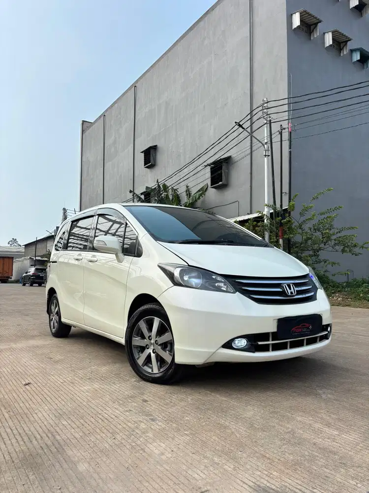 Honda Freed 1.5 PSD 2012 Automatic ( Putih Metalik )