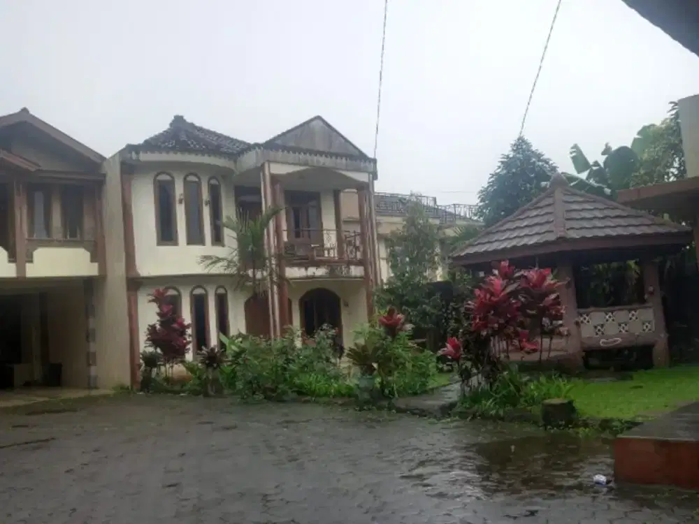 Dijual Villa di Cisarua, Bogor Luas 1000m2, dekat Cimory, Taman safari
