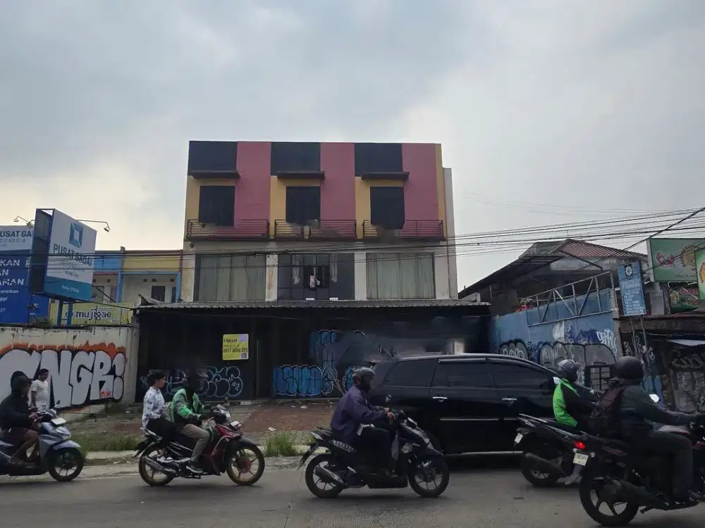 Ruko Gandeng Tiga di jL. Raya Otto Iskandar Dinata (Otista) TAngsel.