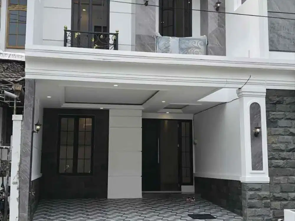 Rumah American Style  di Kertajaya Indah Dekat dengan GM