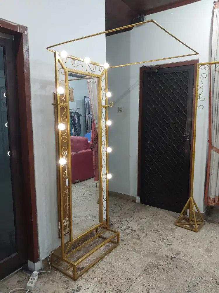 Kamar Pas Ruang Ganti Pakaian (Fitting Room)