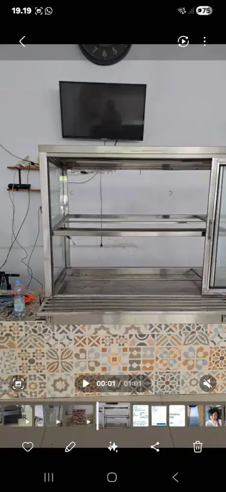 Etalase jual nasi
