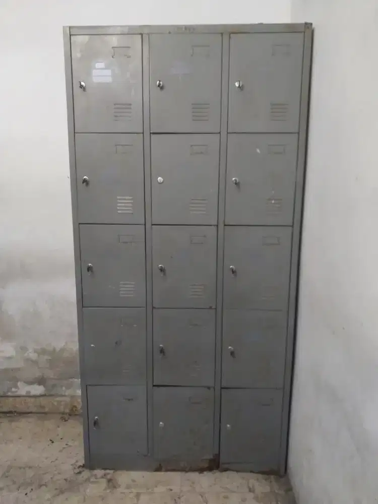 Lemari Locker Besi 15 Pintu