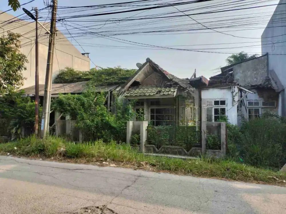 JUAL RUMAH TUA, HITUNG TANAH STRATEGIS, COCOK UNTUK USAHA PINGGIR JALAN RAMAI