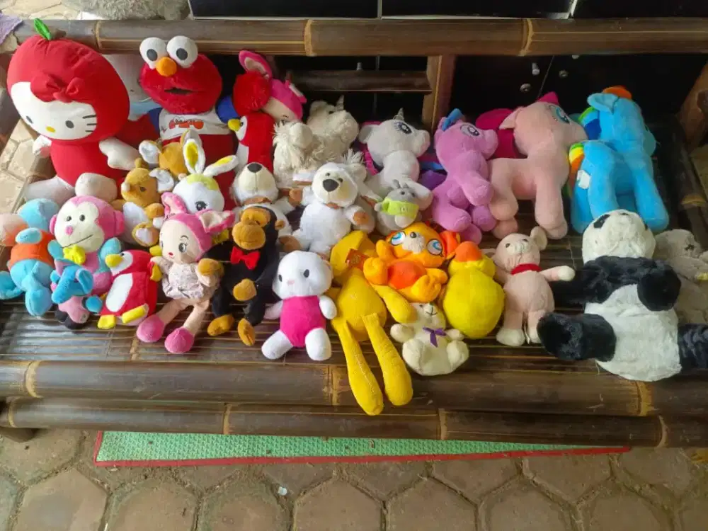 Aneka macam boneka