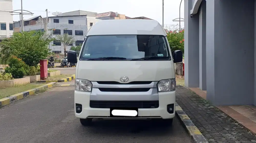 Km 800 perak toyota hiace commuter diesel 16 seater manual 2024 putih