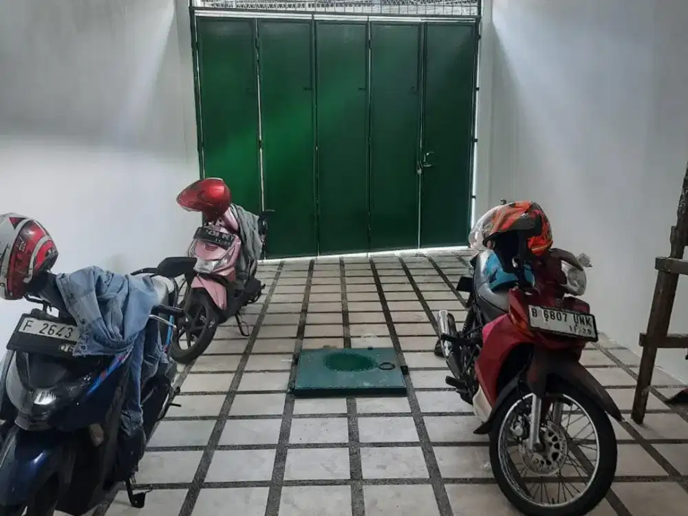 Dijual Rumah Ngantong 2 LT Siap Huni di Taman Sari , Jakbar