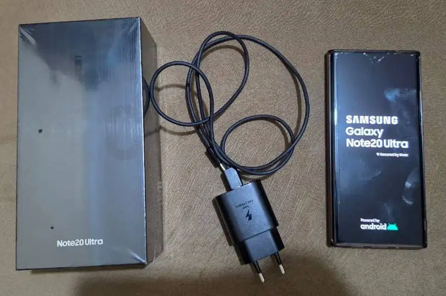 Samsung Note 20 Ultra 4G, 8GB/256GB, Super mulus like new..