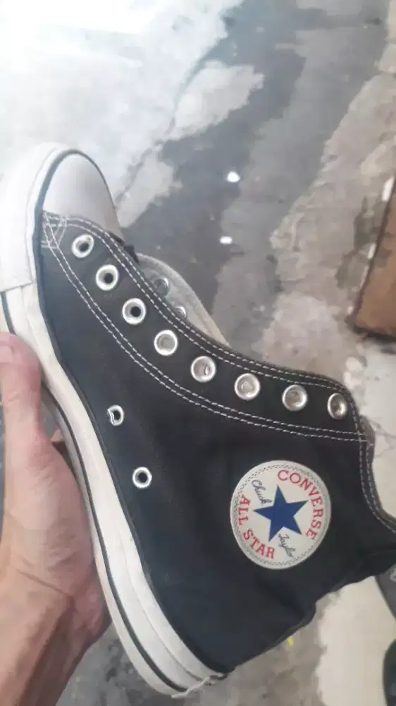 Converse no 42/43 habis mandi tinggal pakai minus pemakean aja
