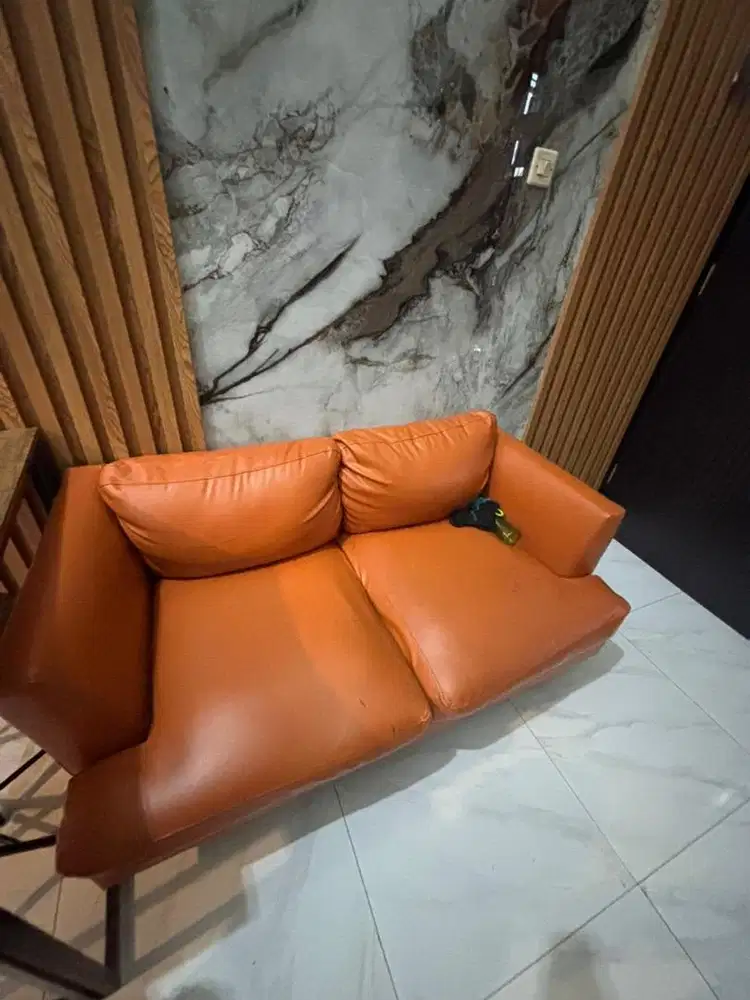 Jual kursi sofa SELMA asli sufah direparasi ganti kulit premium 2 seat