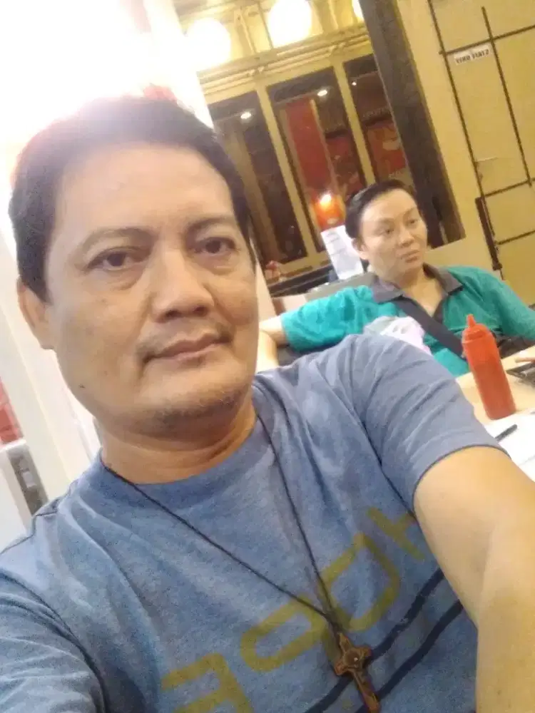 Merawat lansia laki laki