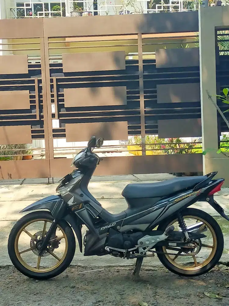Supra x 125 tahun 2008 FI/tt boleh gan cash lebih bagus