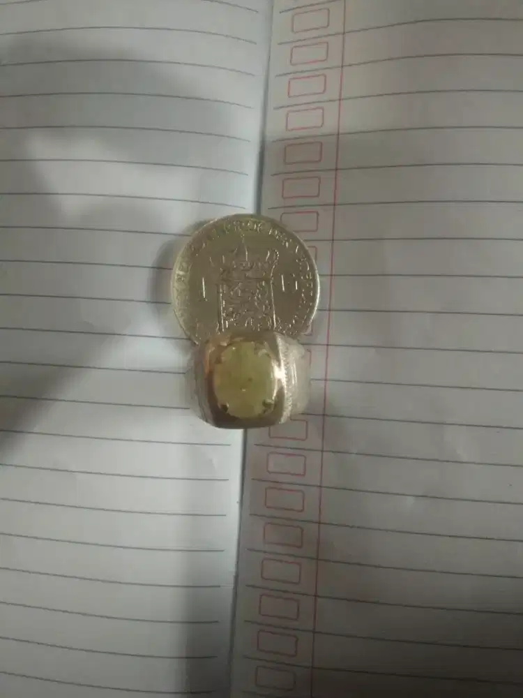 yakut kuning ring perak tebal dan 1G 
400 nego aja dulu serius inbok