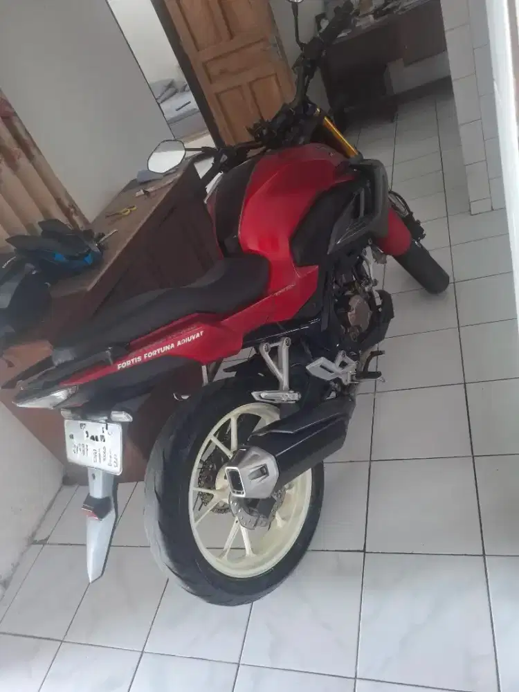 Di jual cepat CB150R 2023 awal