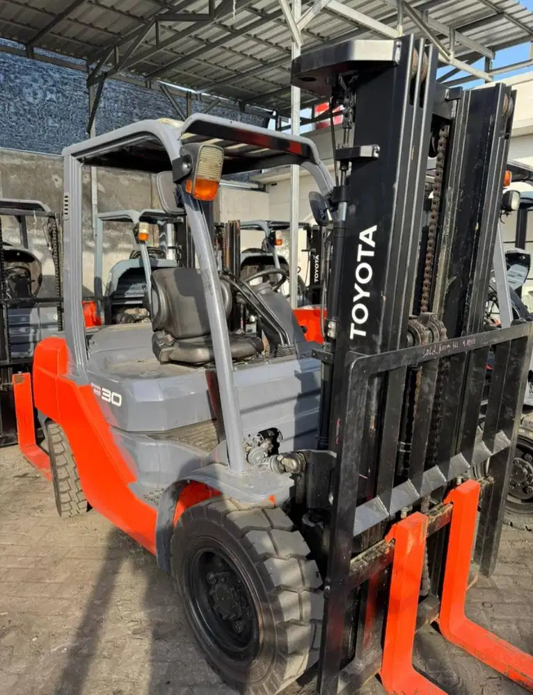 FORKLIFT TOYOTA 3 TON TRILIFT SIAP KERJA