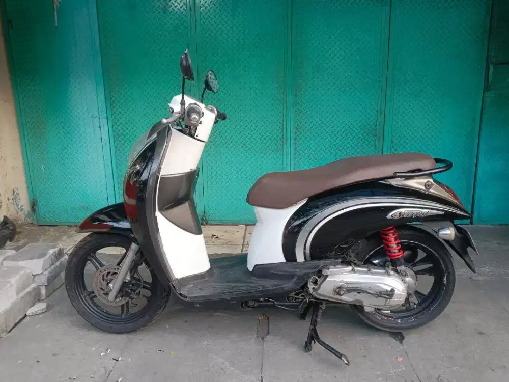 scoopy 2011 mesin bagus body mulus