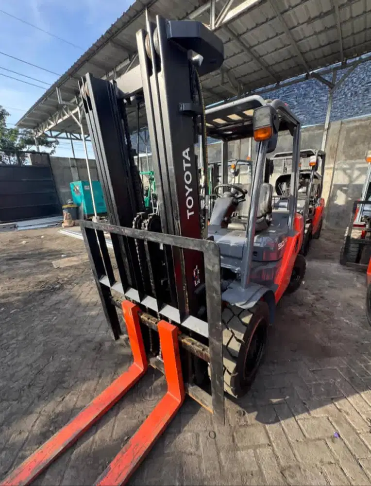 TOYOTA 3 TON MAST TRILIFT LANGSUNG PEMILIK