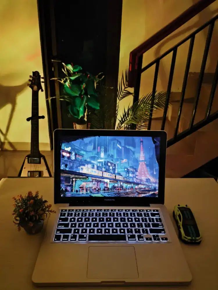 Macbook Pro RAM 6GB SSD  [Premium]