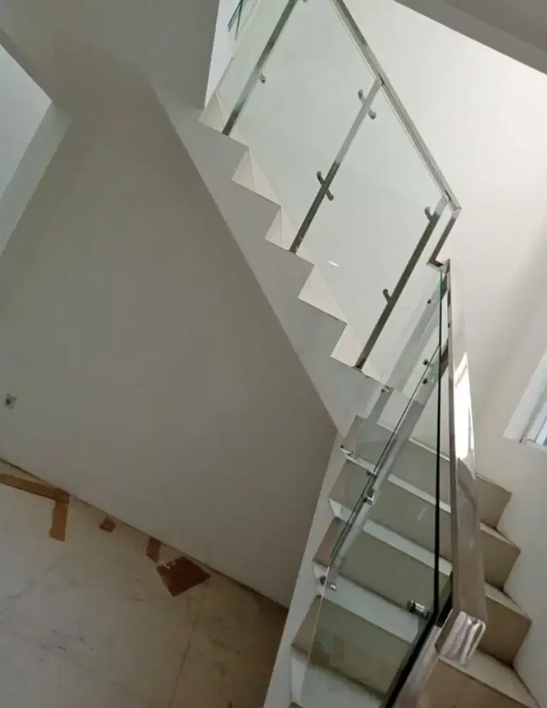 Reling tangga balkon stenlies kaca