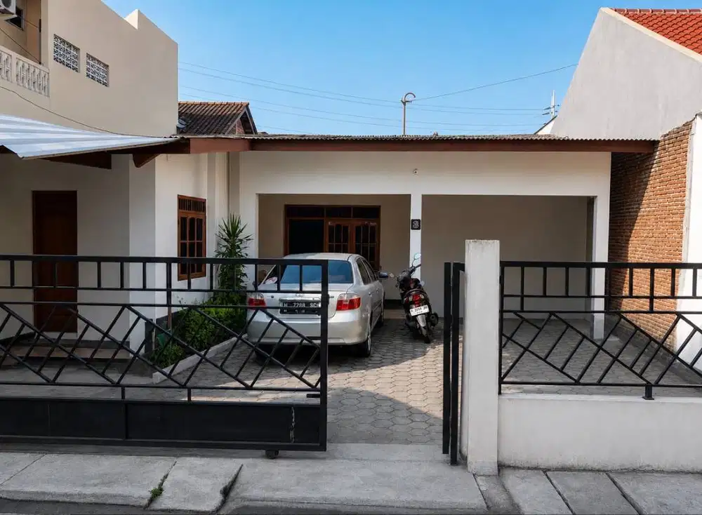 Lokasi Emas! Tanah + Bangunan di Area Tengah Kota, Pas Utk Bisnis Kos!