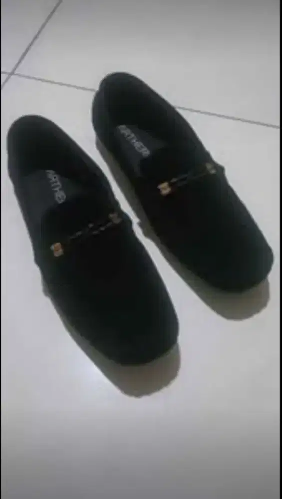 Sepatu slip on bahan suide Size 42