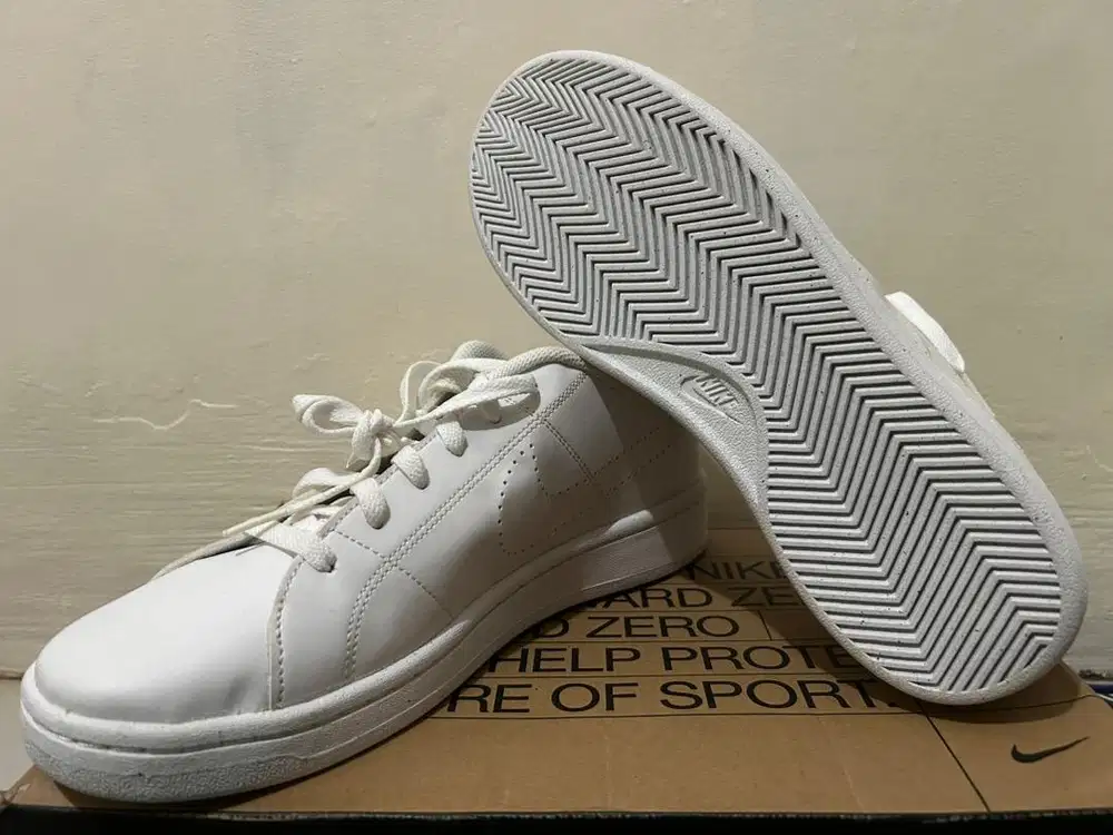 NIKE COURT ROYALE 2