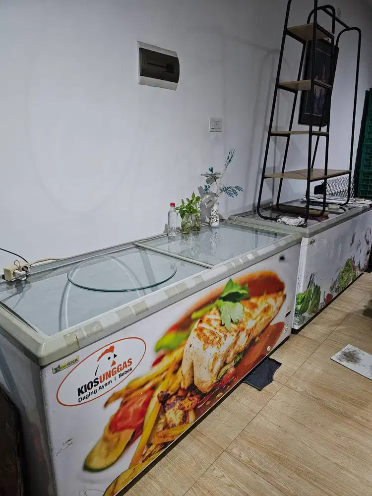 Freezer merk star cool , ada 2 unit kondisi second
