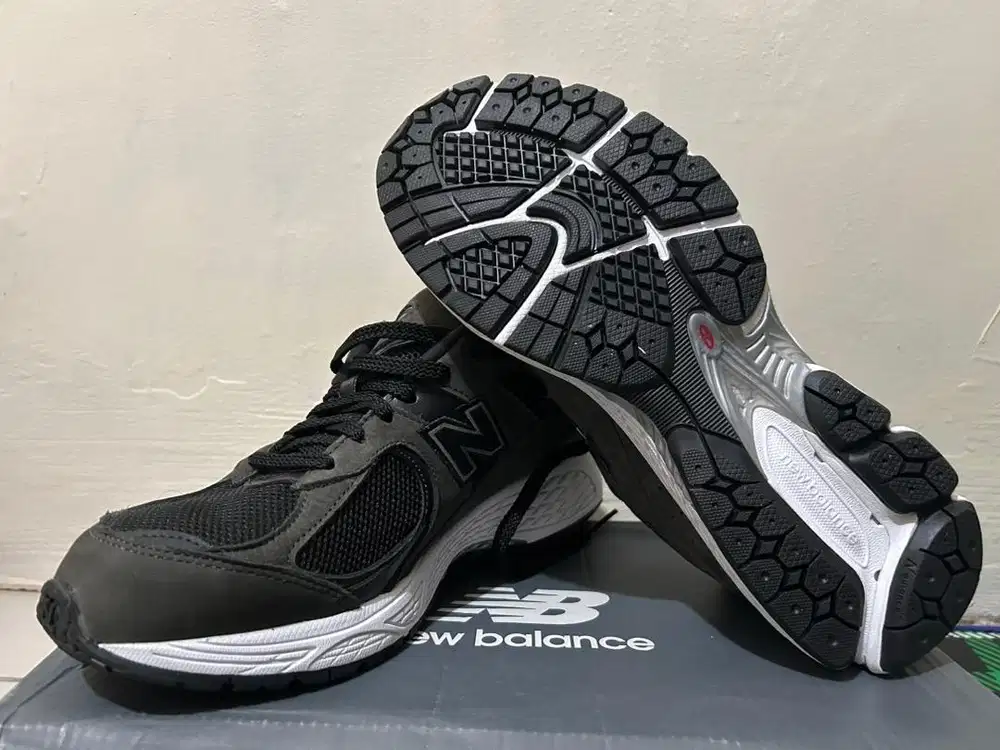 NEW BALANCE 2002RB