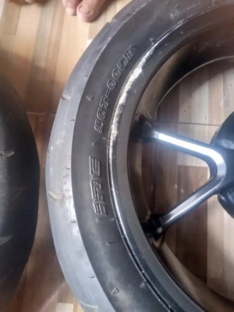 Velg Aerox bawaan pabrik