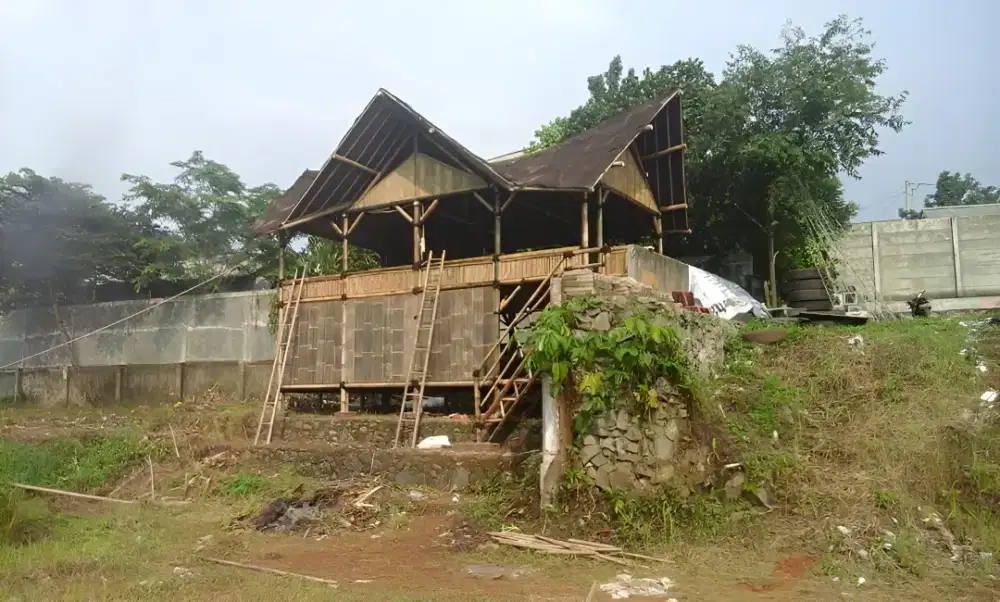 Saung Bambu, Aula Bambu, Lesehan