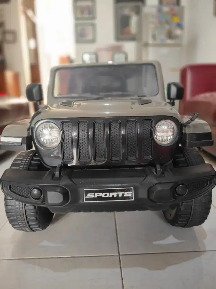 Mobil jeep Aki Anak