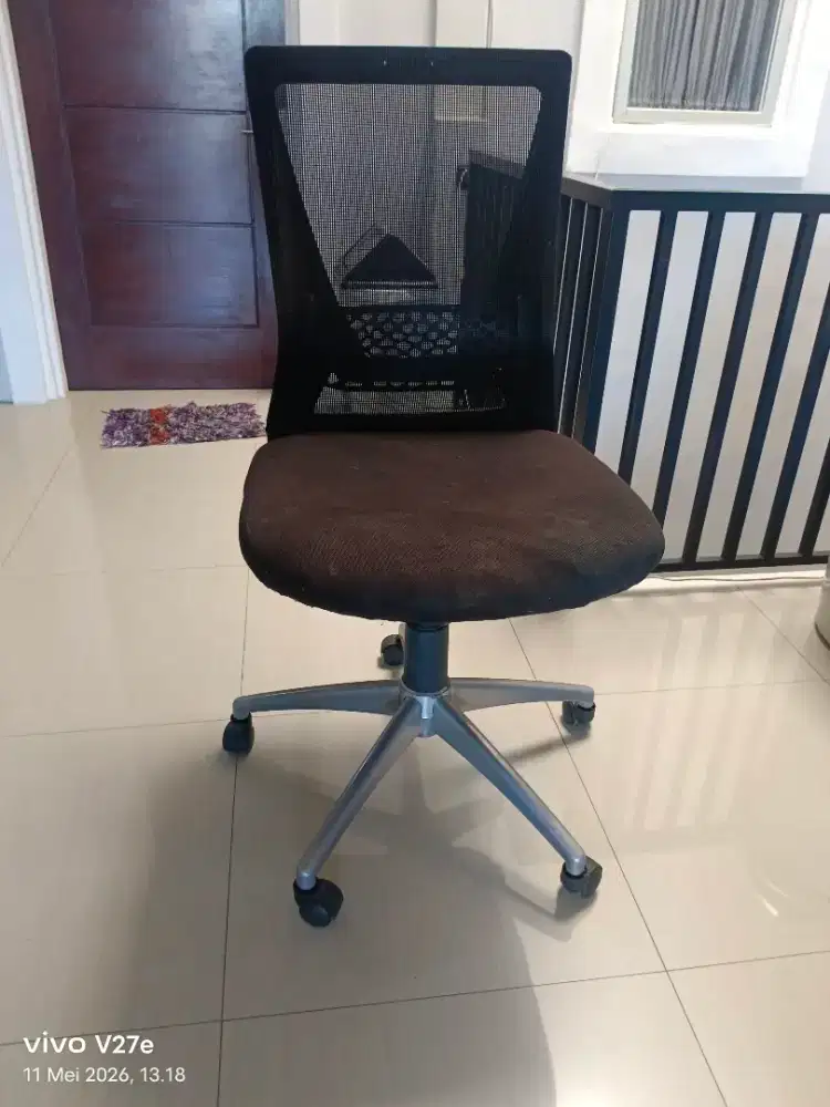 Kursi Direktur kuat
