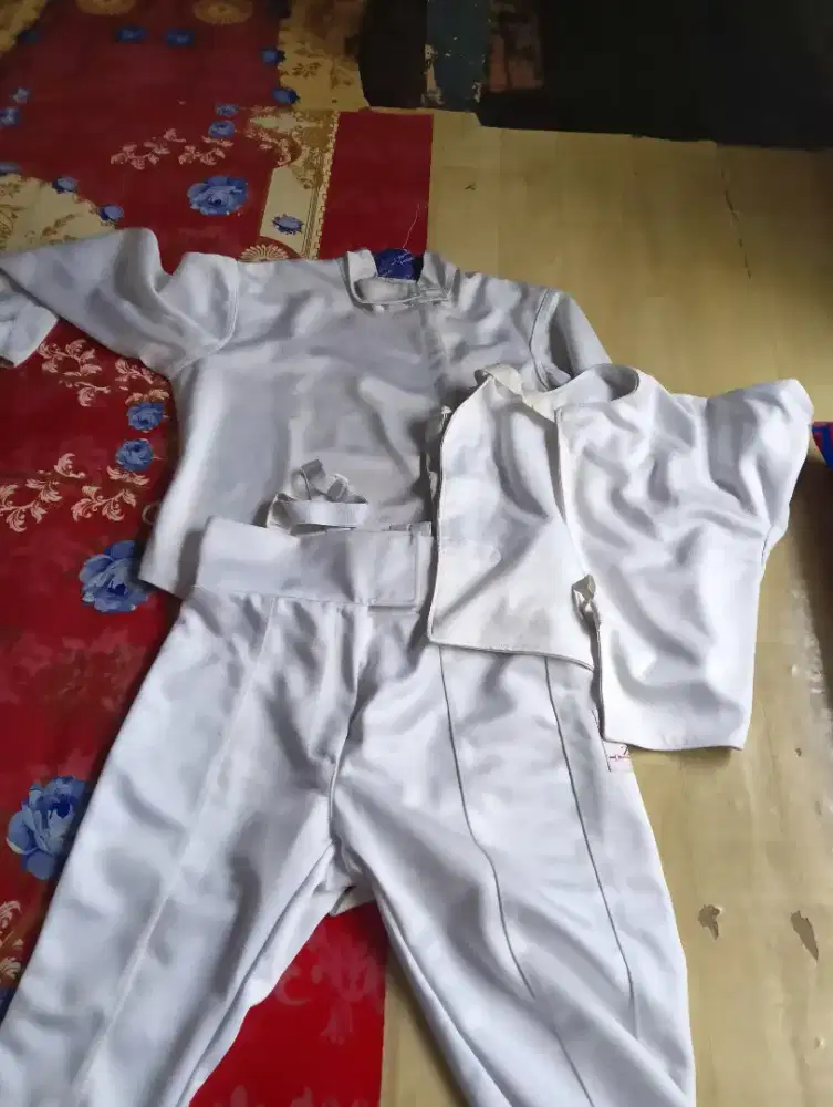 Baju olahraga Anggar
