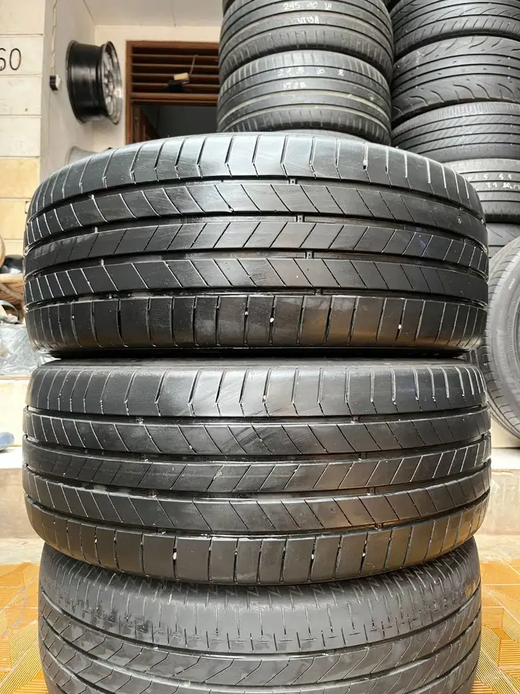 Ban Kumho Ecsta PS71  235 45 r19  2Pcs