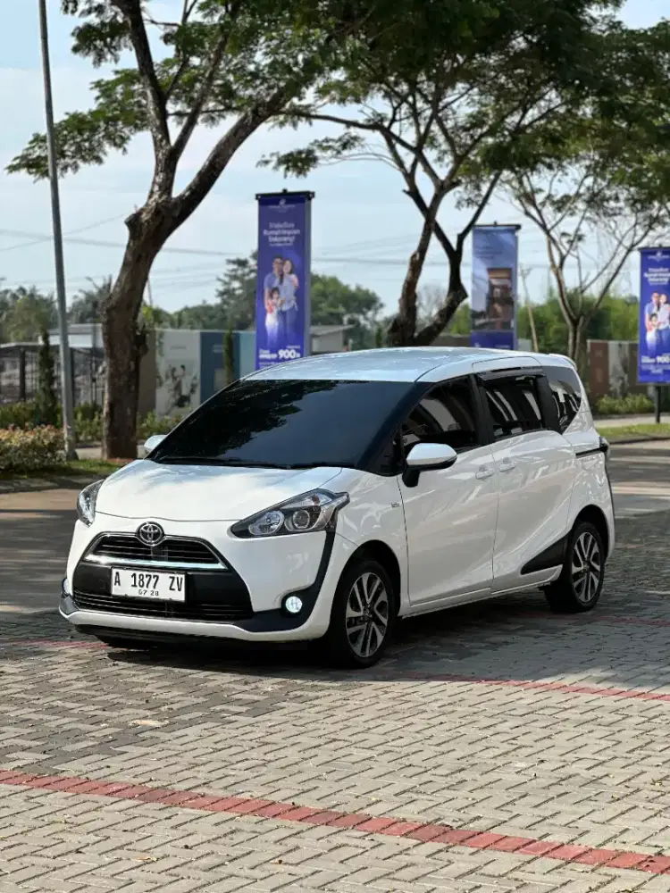 CASH/CREDIT TOYOTA SIENTA V 1.5 AT 2018