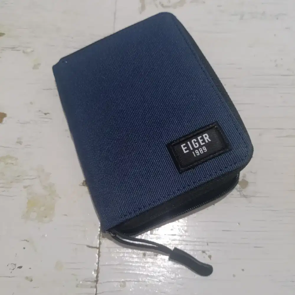 Dompet Eiger warna biru
