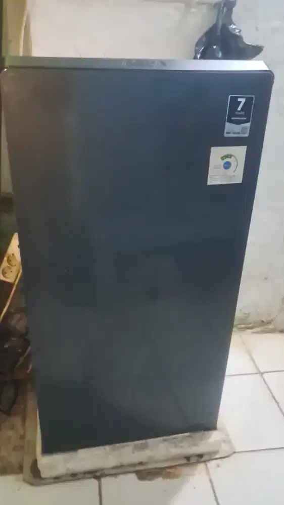 kulkas merk Aqua bekas no minus