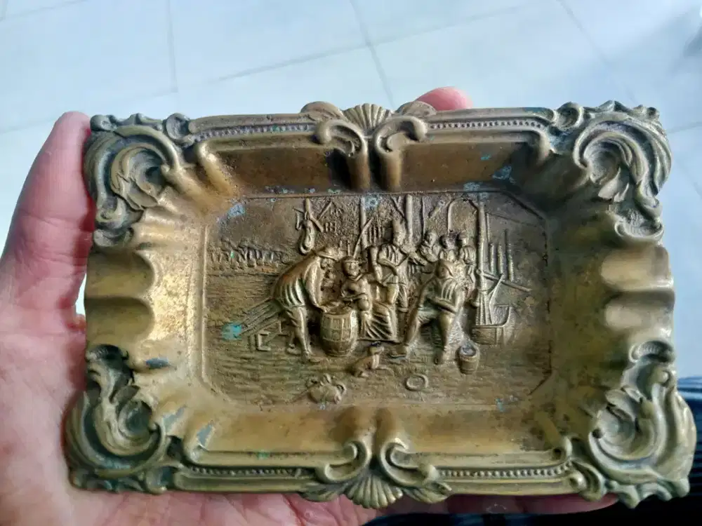 Asbak kuno kuningan