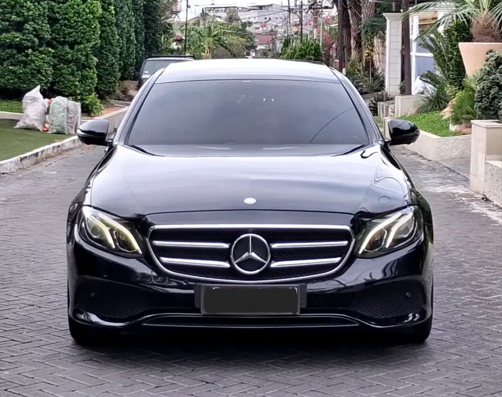 20 RB KM MERCEDES BENZ E 300 CBU PANORAMIC W213 TAHUN 2016