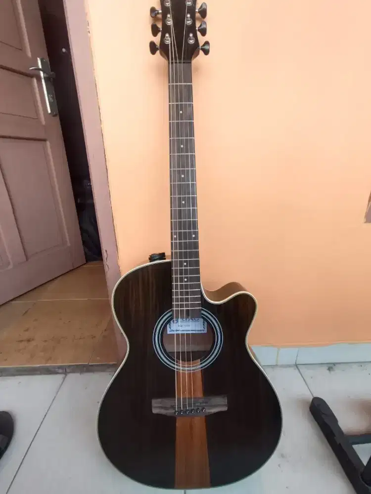 Gitar akustik second