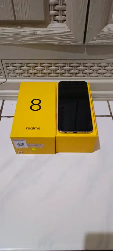 realme 8 8/128 second