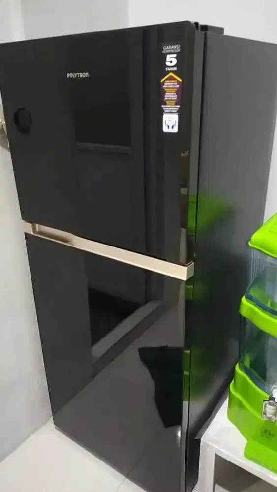 Kulkas 2 Pintu Polytron