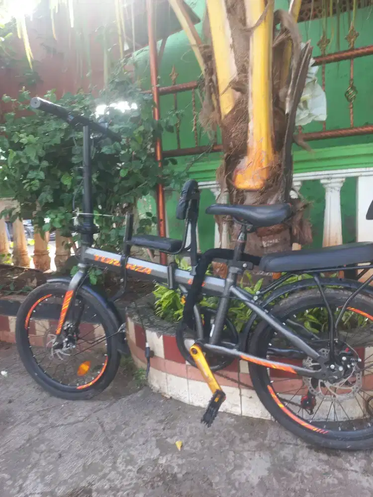 Jual sepeda lipet  TURANZA seperti baru beli belum lama