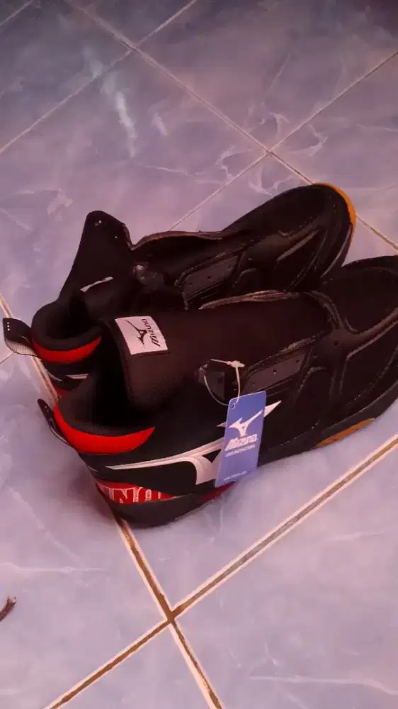 Spatu Mizuno size 41 baru