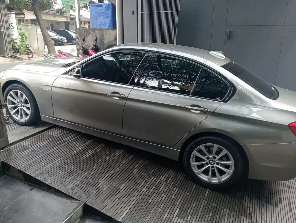 BMW 320i 2018 Bensin