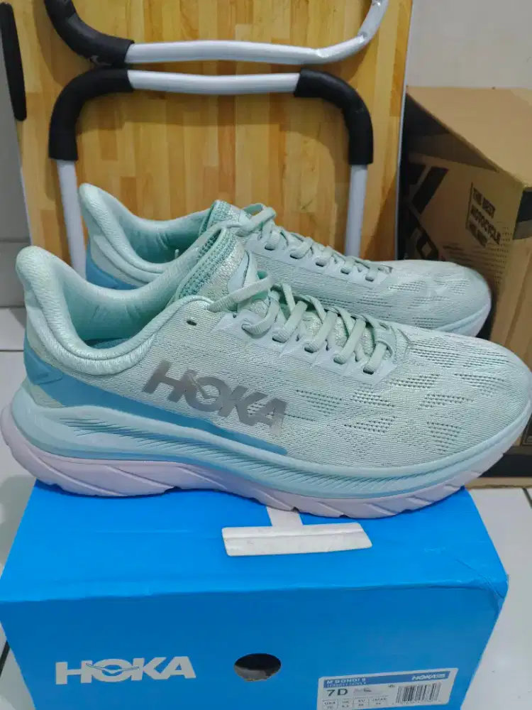 Sepatu running hoka
