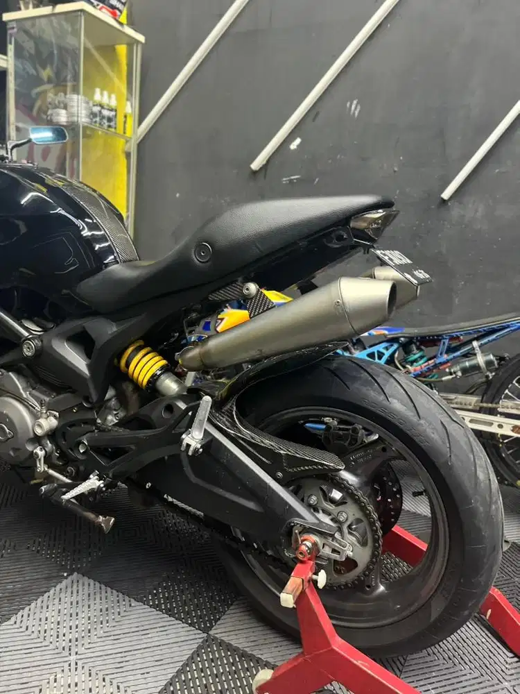Ducati monster 696