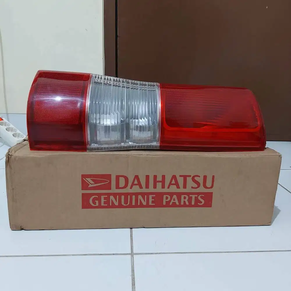 Lampu Belakang Granmax sebelah Kiri (1 pcs) Original Daihatsu